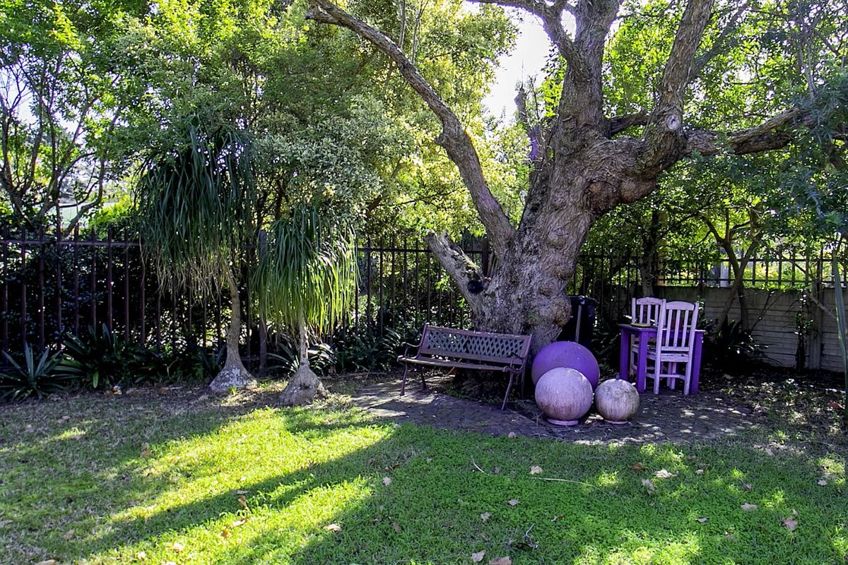 We are proud to present this stunning, low-maintenance 4-bedroom home, newly available on the market, under an exclusive mandate. - Photo 4