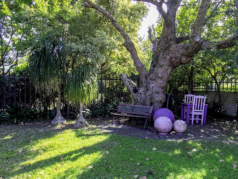 We are proud to present this stunning, low-maintenance 4-bedroom home, newly available on the market, under an exclusive mandate. - Photo 4