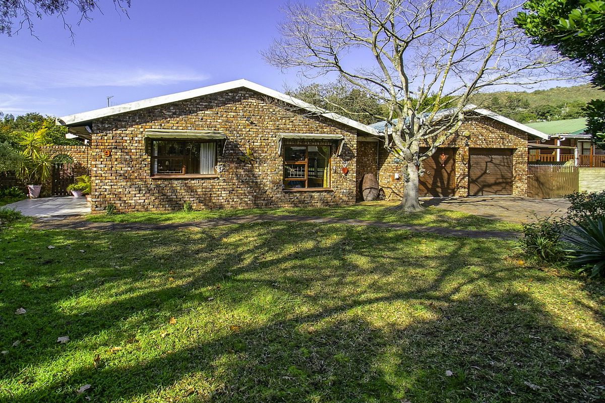 We are proud to present this stunning, low-maintenance 4-bedroom home, newly available on the market, under an exclusive mandate. - Photo 3