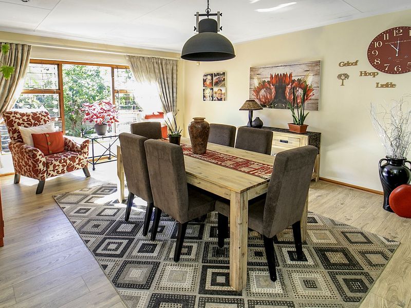 We are proud to present this stunning, low-maintenance 4-bedroom home, newly available on the market, under an exclusive mandate. - Photo 10