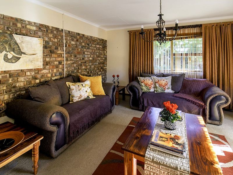 We are proud to present this stunning, low-maintenance 4-bedroom home, newly available on the market, under an exclusive mandate. - Photo 9