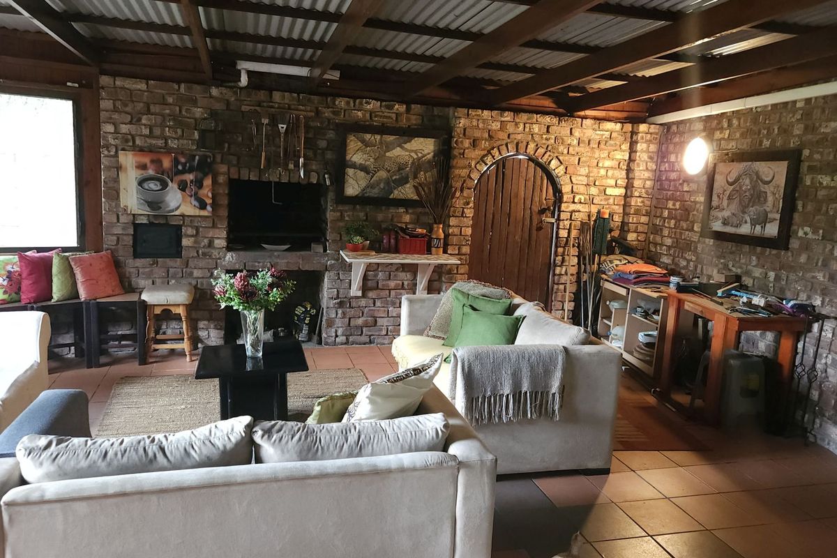 We are proud to present this stunning, low-maintenance 4-bedroom home, newly available on the market, under an exclusive mandate. - Photo 2