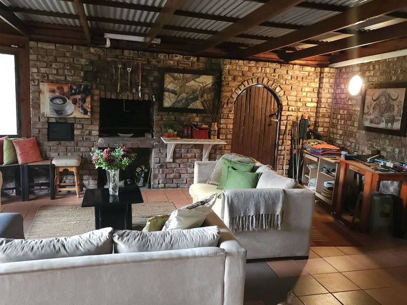 We are proud to present this stunning, low-maintenance 4-bedroom home, newly available on the market, under an exclusive mandate. - Photo 2