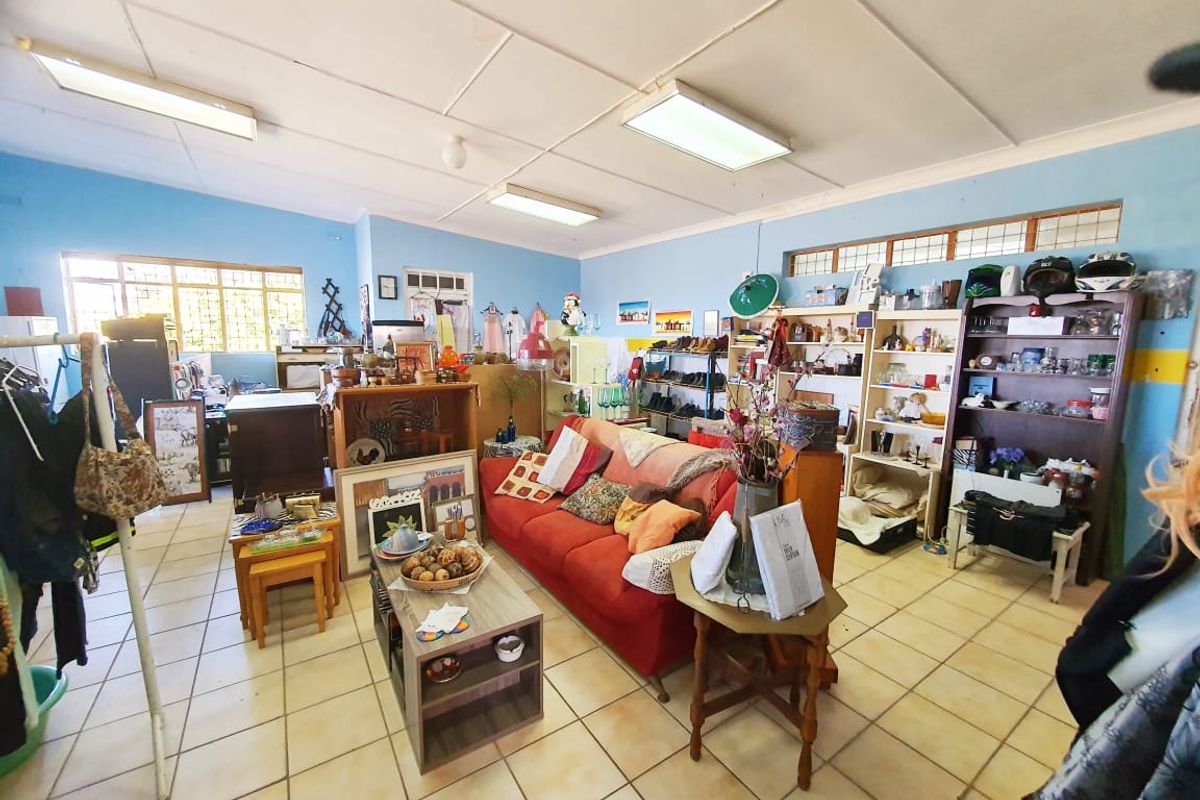 Commercial Property With 3 Businesses And Great Exposure!  - Photo 5