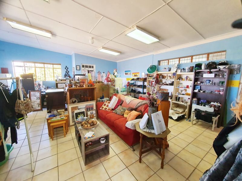 Commercial Property With 3 Businesses And Great Exposure!  - Photo 5