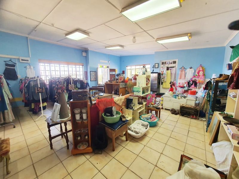 Commercial Property With 3 Businesses And Great Exposure!  - Photo 4