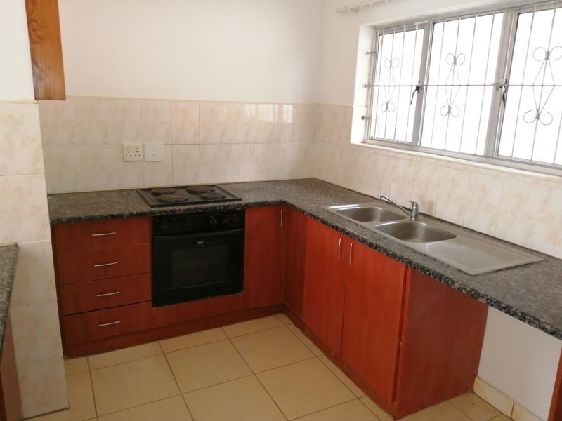 Lockup And Go 3 Bedroom Facebrick Townhouse - Photo 6