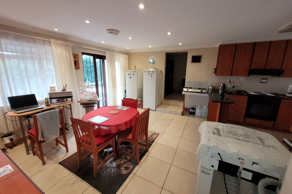 Extremely Neat Two Bedroom Pet Friendly Unit - Photo 4