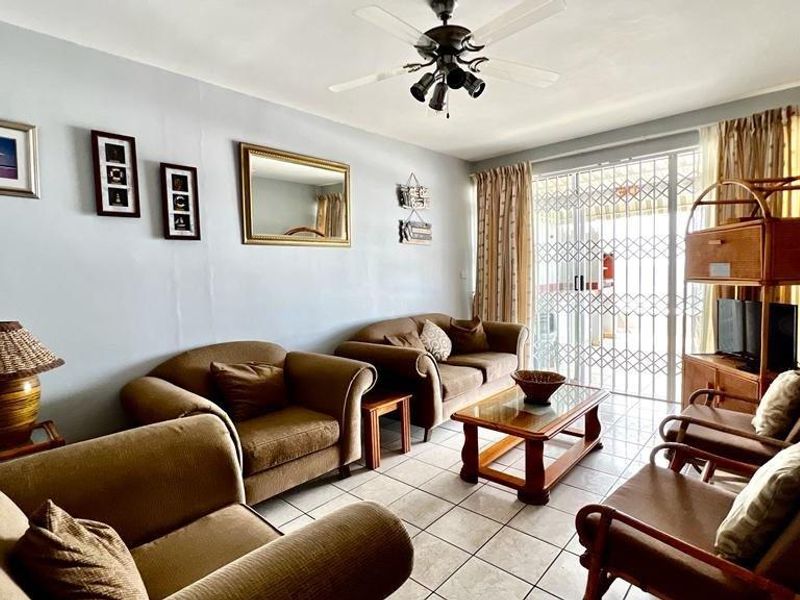 Penthouse Splendour With Amazing Sea Views - Photo 10