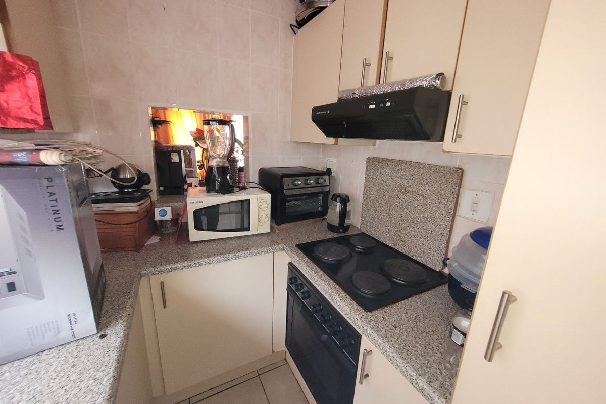 Neat Well Priced Starter Home Up For Grabs - Photo 4