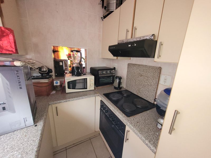 Neat Well Priced Starter Home Up For Grabs - Photo 4