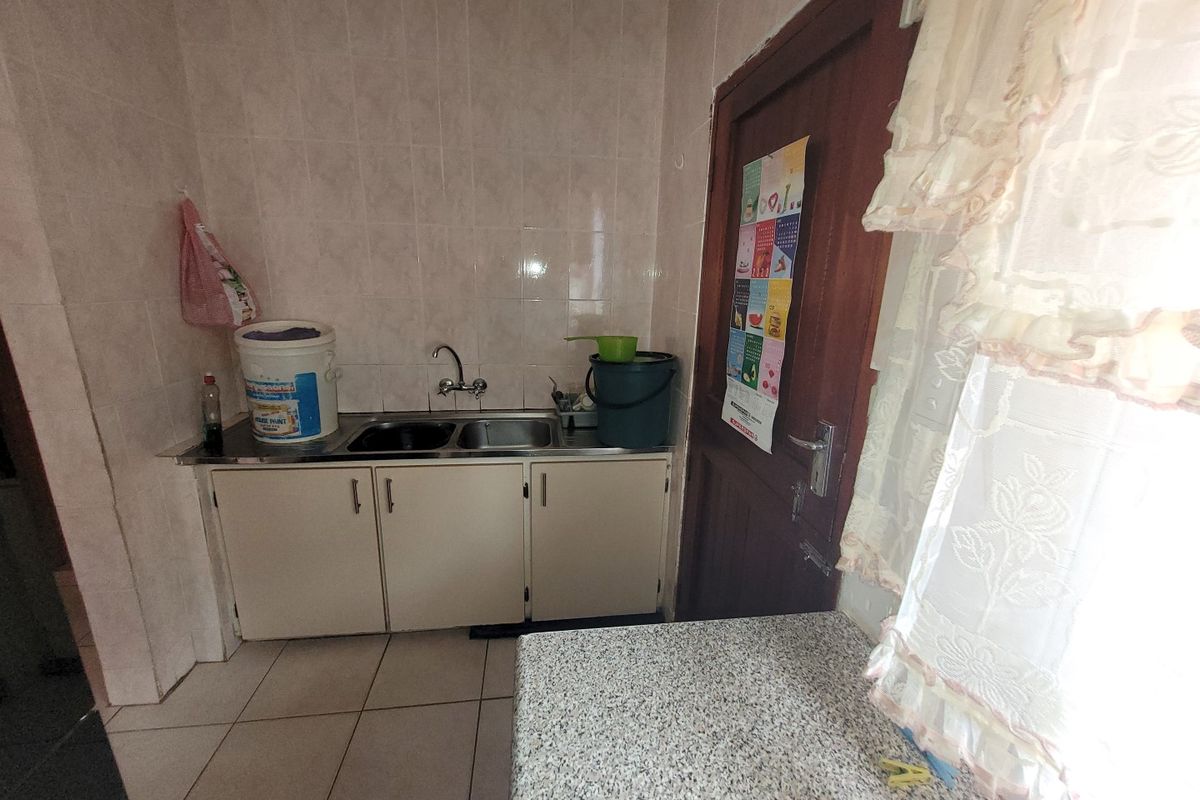 Neat Well Priced Starter Home Up For Grabs - Photo 5