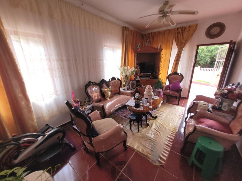 Neat Well Priced Starter Home Up For Grabs - Photo 3