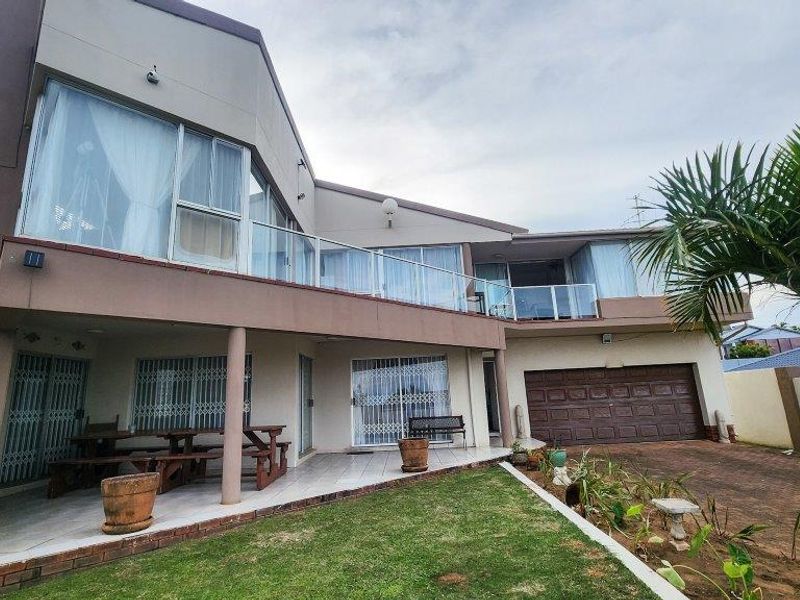 Exquisite Eye Appealing Home In A Perfect Location - Photo 2