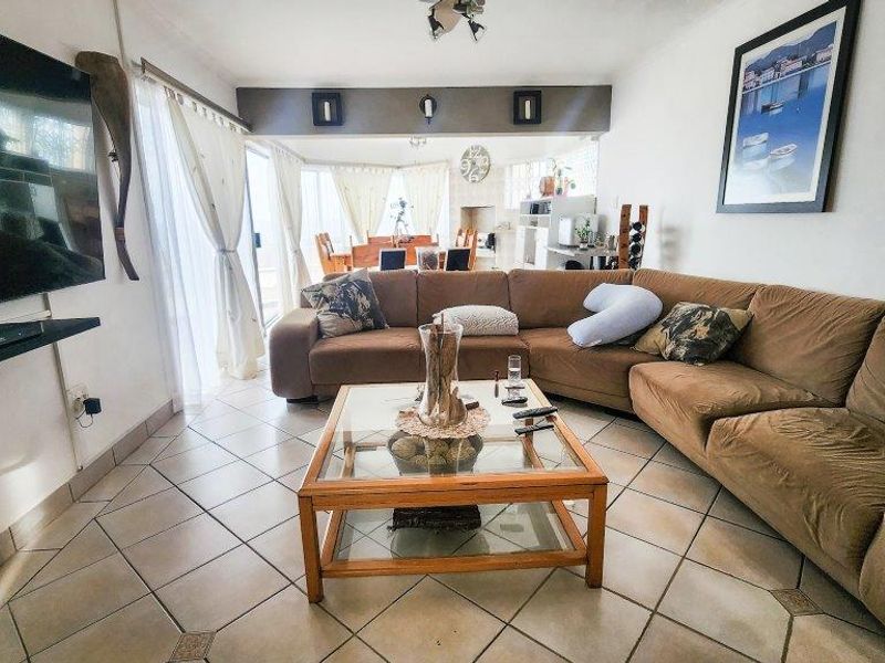 Exquisite Eye Appealing Home In A Perfect Location - Photo 9