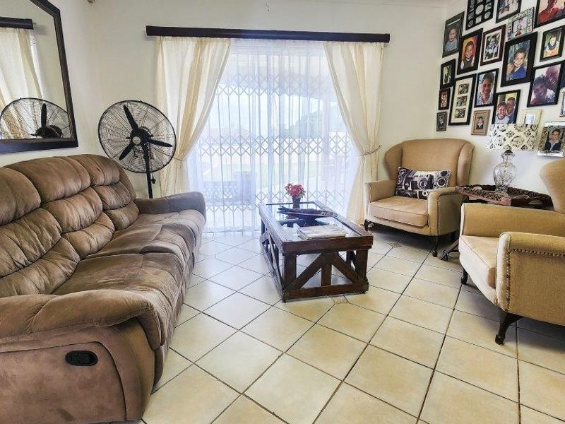 Exquisite Eye Appealing Home In A Perfect Location - Photo 7