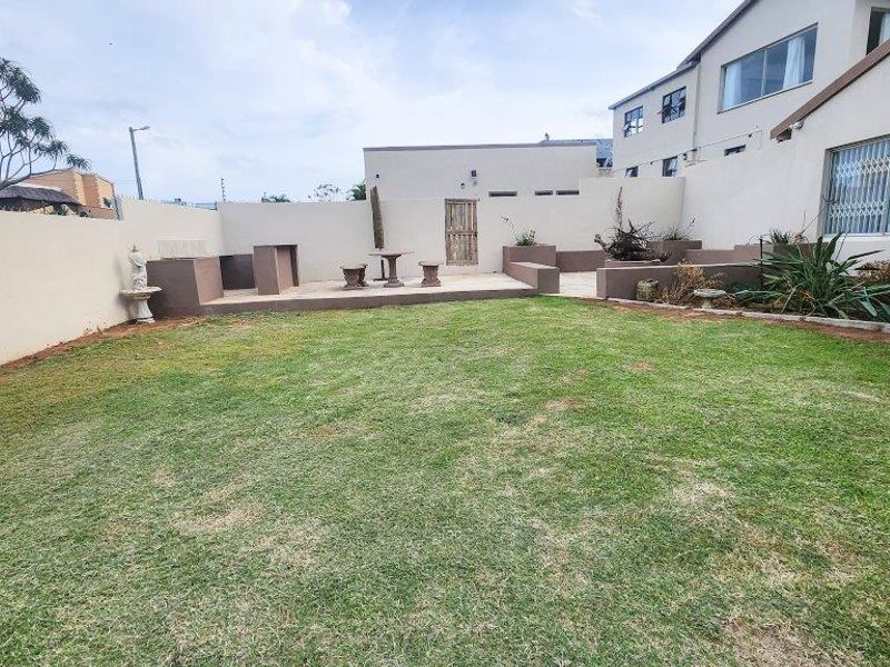 Exquisite Eye Appealing Home In A Perfect Location - Photo 6