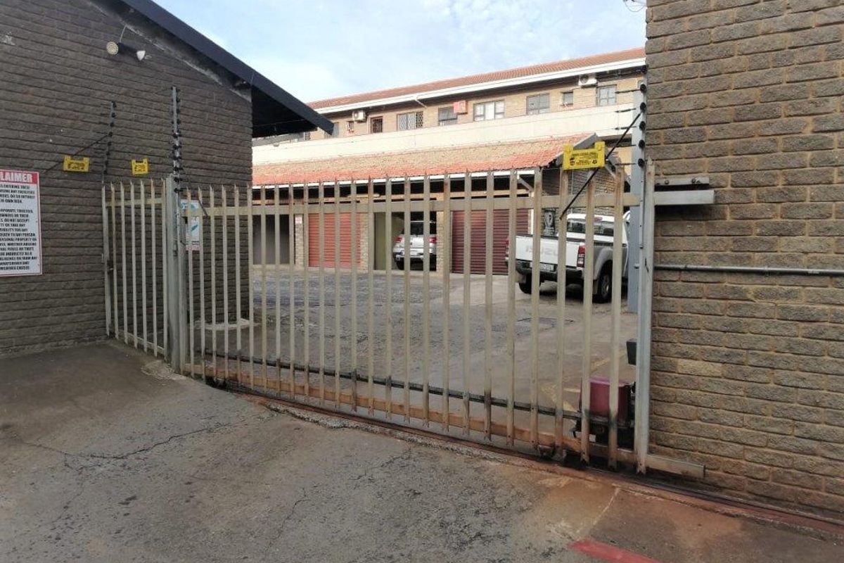 Apartment With The Most Awesome View! - Photo 3