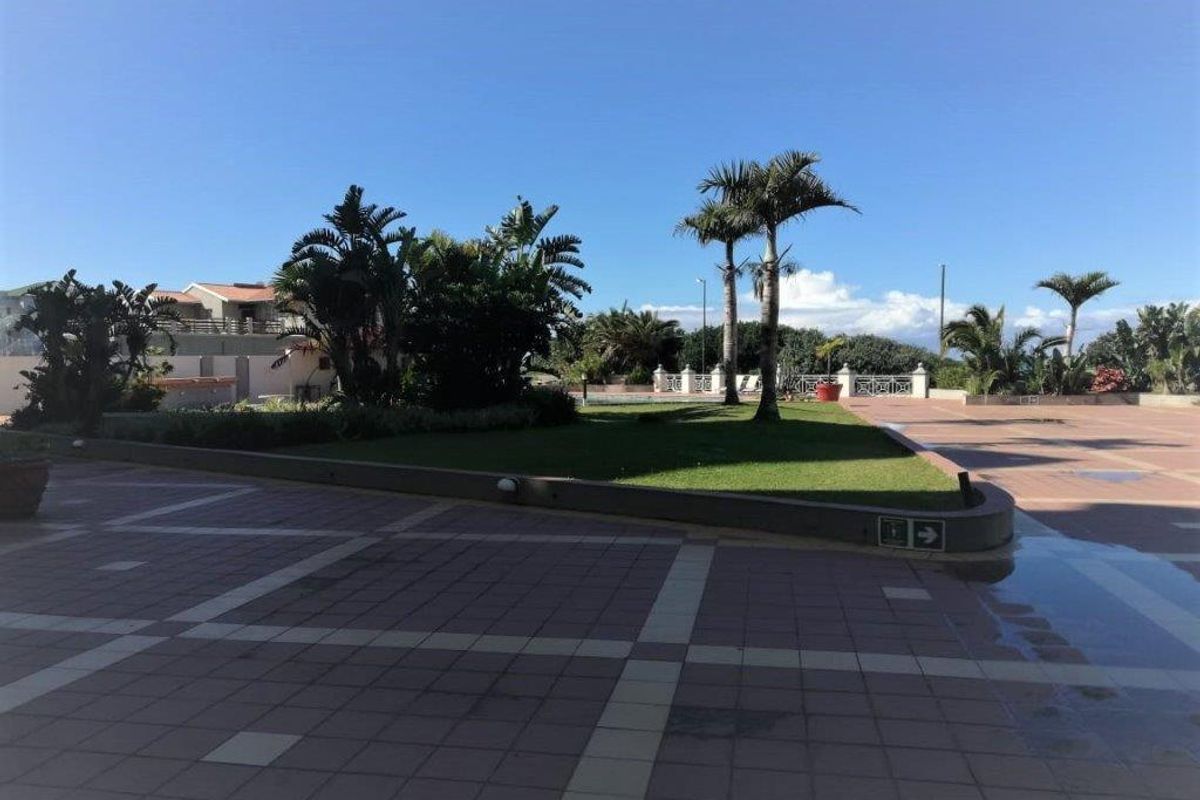 Luxurious Seaside Living: Exquisite 3 Bedroom Apartment With Breath Taking Ocean Views - Photo 5