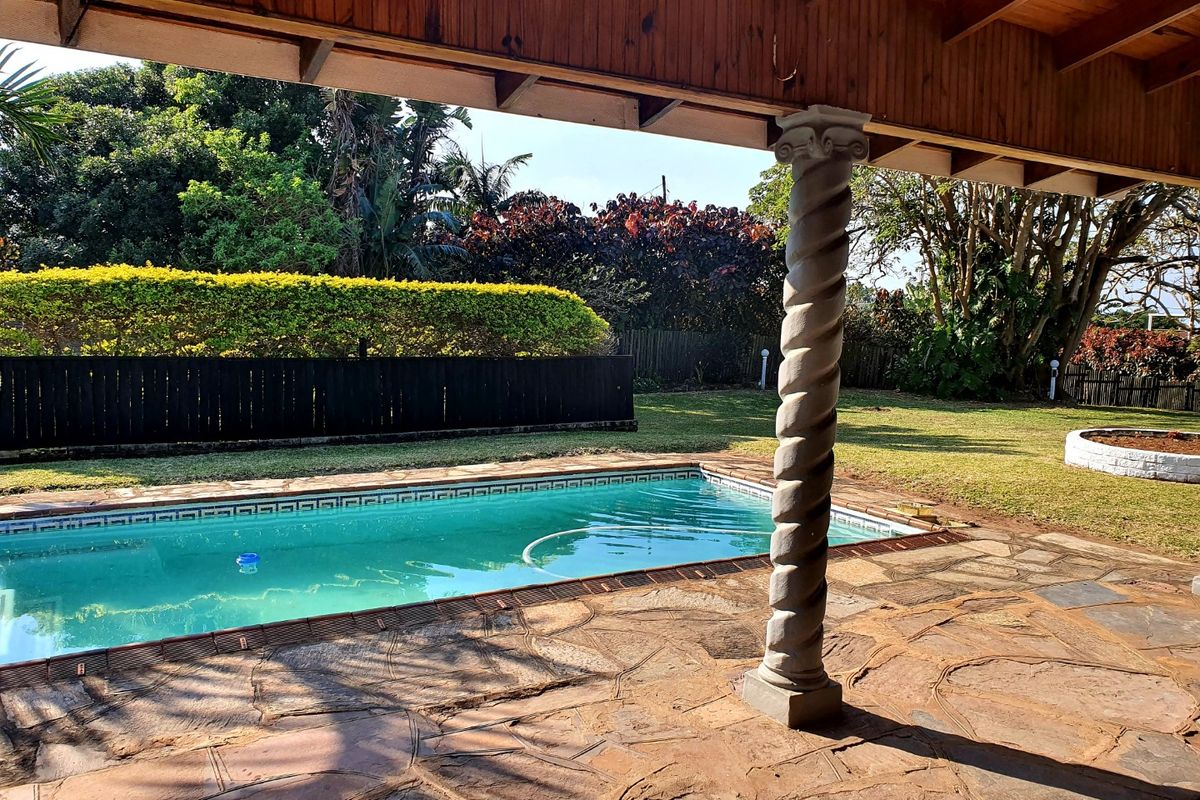 A Commercial Zoned So You Can Run It As A Business Or A House With A Flat !! - Photo 2