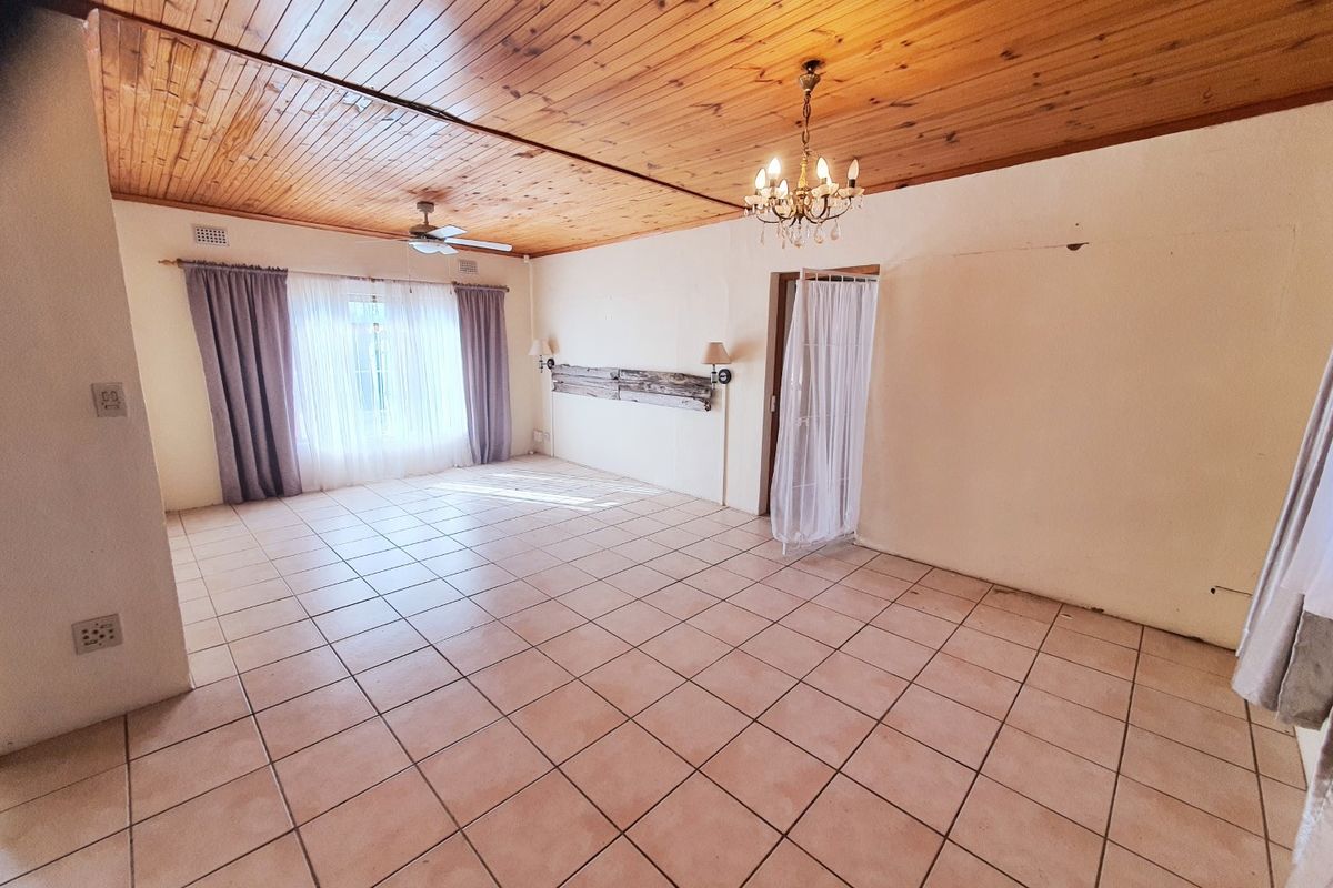 A Commercial Zoned So You Can Run It As A Business Or A House With A Flat !! - Photo 4