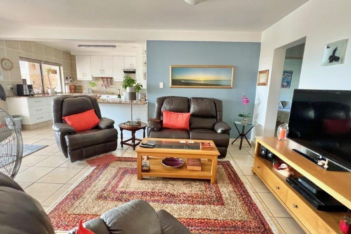 Spacious Apartment In The Heart Of Uvongo - Photo 4