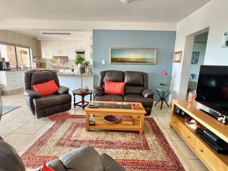 Spacious Apartment In The Heart Of Uvongo - Photo 4