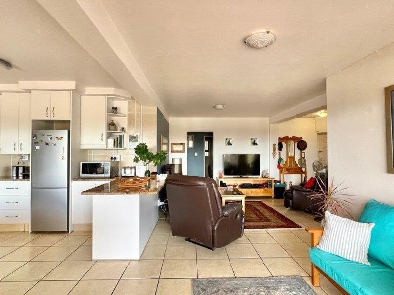 Spacious Apartment In The Heart Of Uvongo - Photo 9