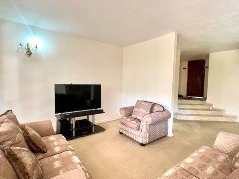 Attractive Spacious 3 Bedroom Duplex In St Michaels On Sea - Photo 8