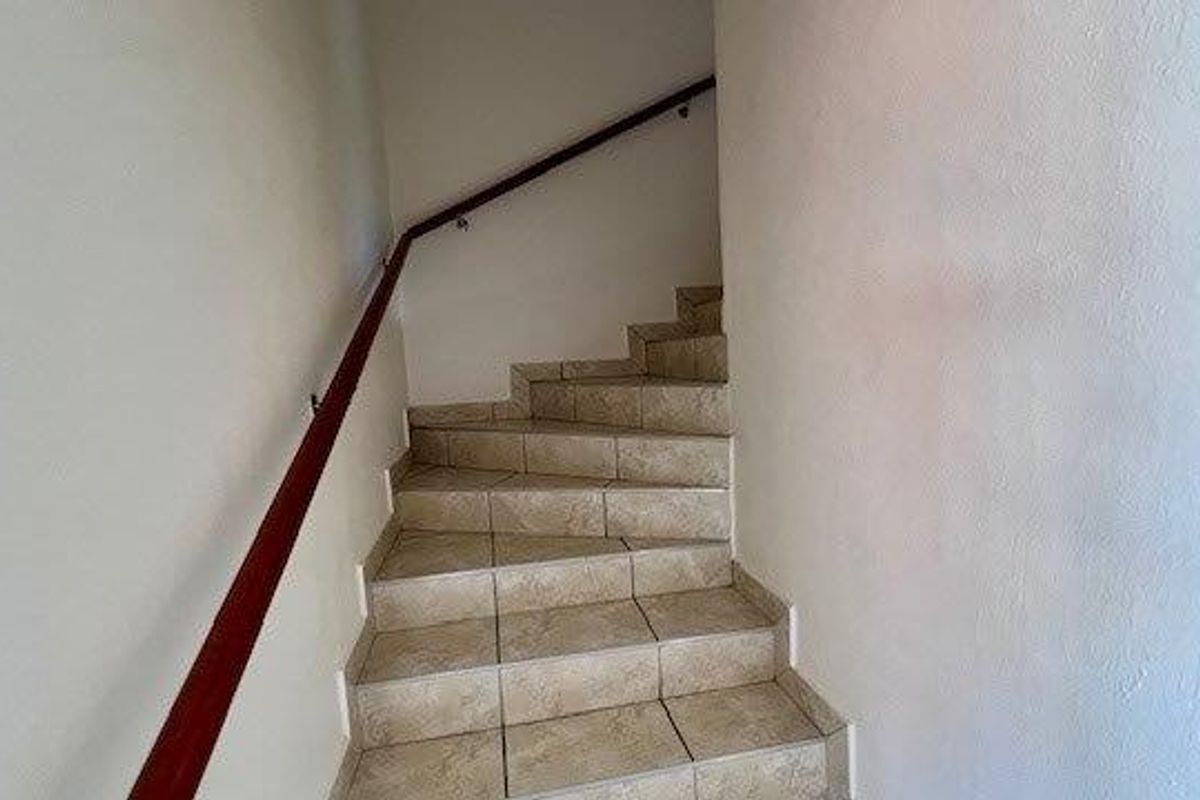 Attractive Spacious 3 Bedroom Duplex In St Michaels On Sea - Photo 4