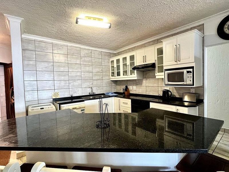 Upmarket Apartment In La Crete Sands Uvongo - Photo 8