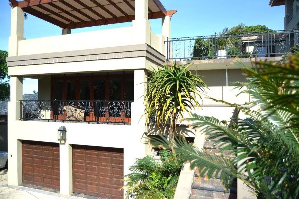 When Only the Best Will Do! 60m from the Beach! - Photo 3