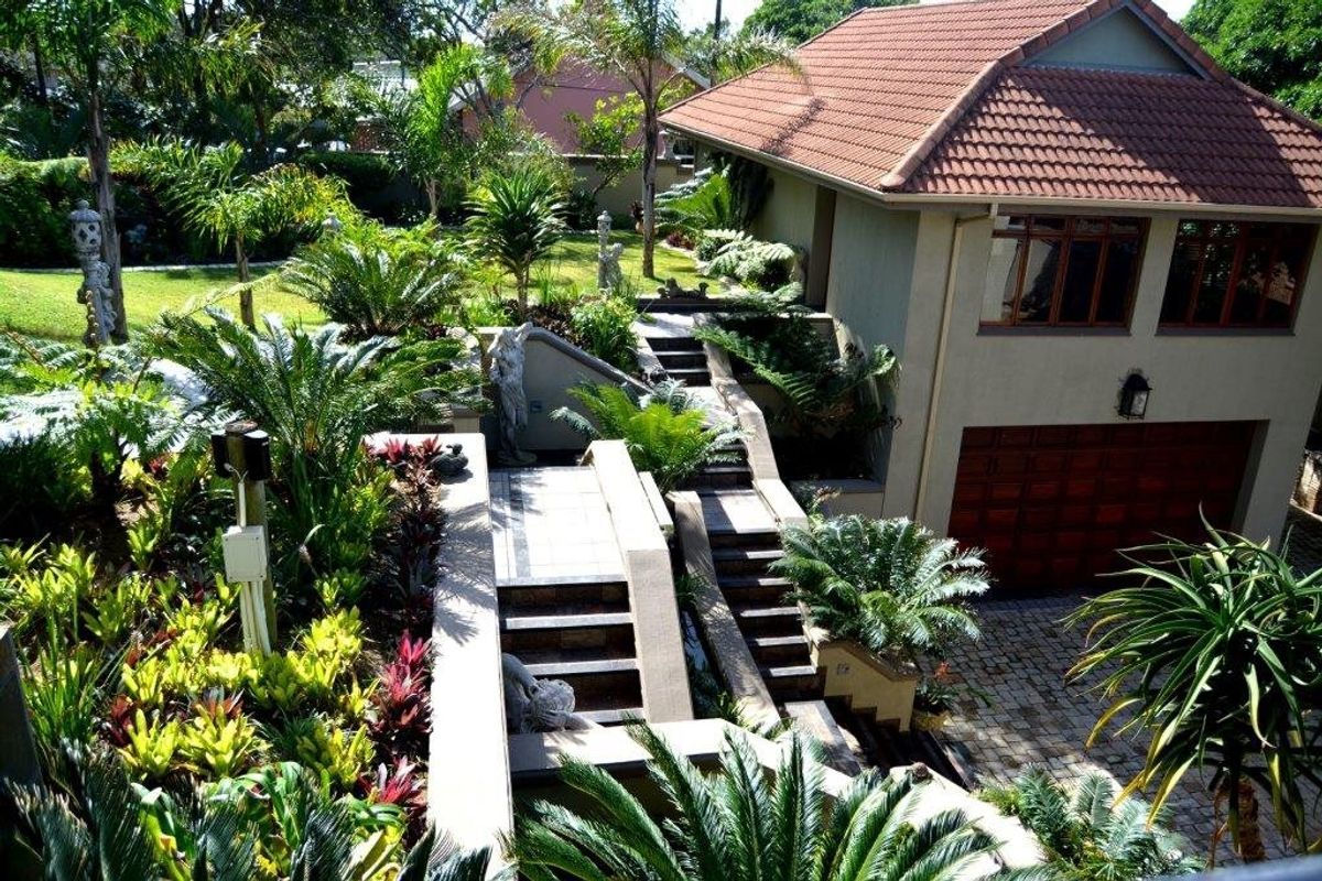 When Only the Best Will Do! 60m from the Beach! - Photo 4