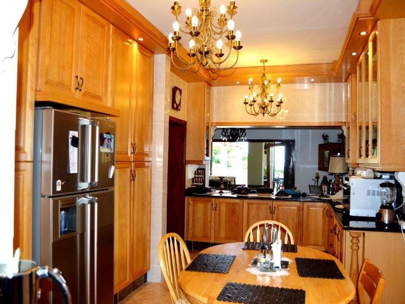 When Only the Best Will Do! 60m from the Beach! - Photo 10