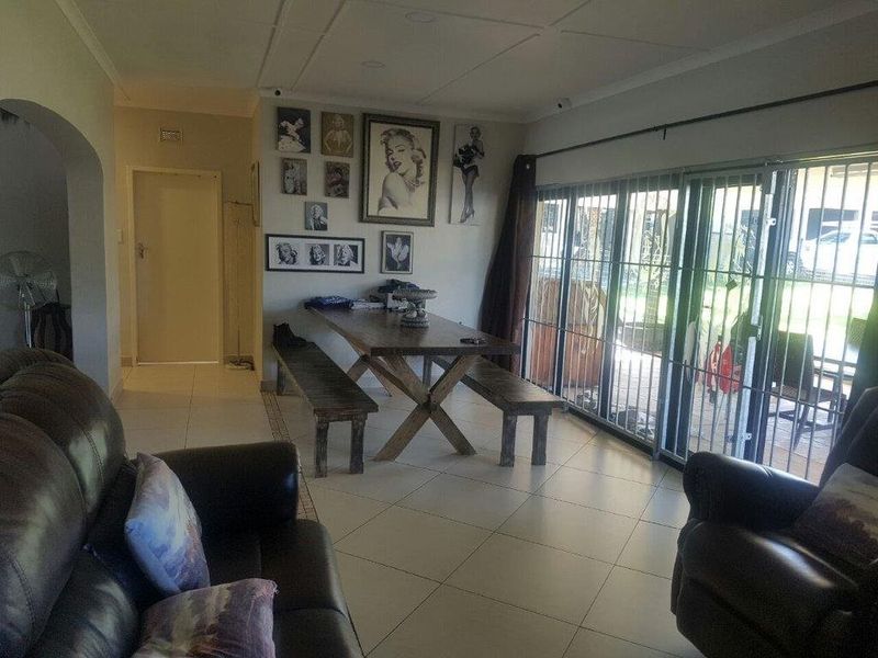 Smallholding with Horses, Stables and Modern Home! - Photo 6