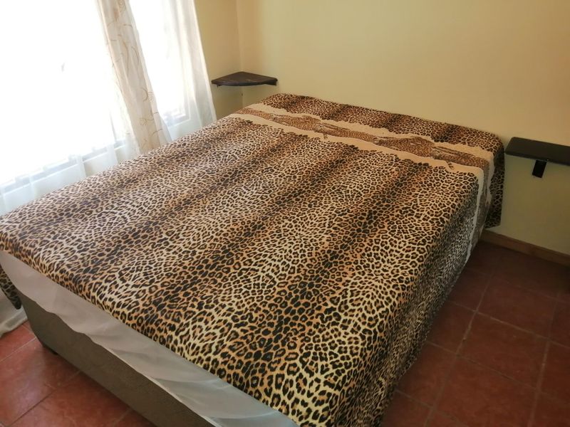 Well Priced Pet Friendly 3 Bedroom Unit - Photo 8