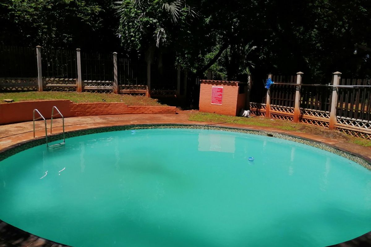 Well Priced Pet Friendly 3 Bedroom Unit - Photo 2