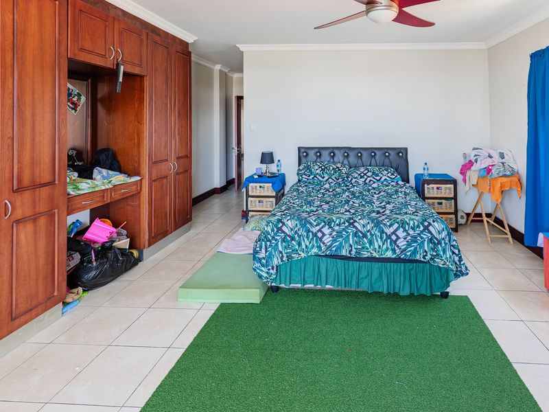 3 Bedroom Apartment For Sale With Stunning Sea Views - Photo 9
