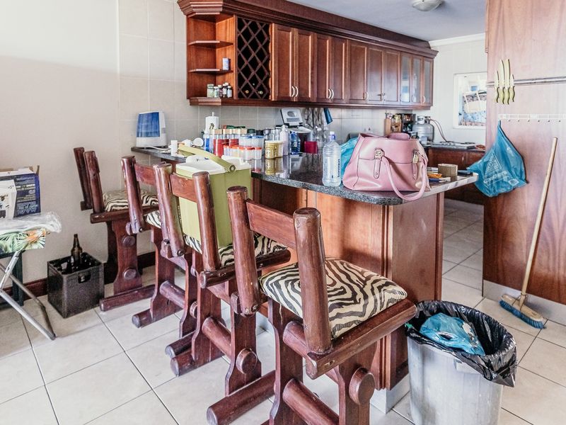 3 Bedroom Apartment For Sale With Stunning Sea Views - Photo 8