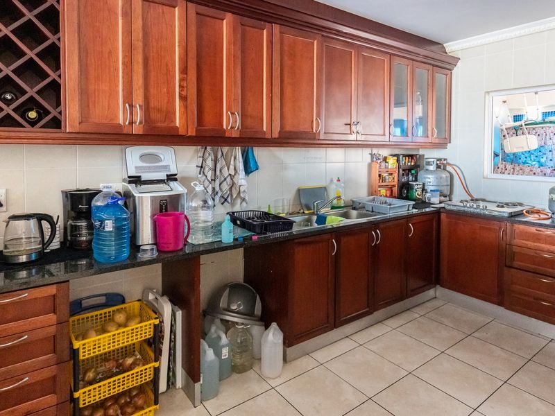 3 Bedroom Apartment For Sale With Stunning Sea Views - Photo 7