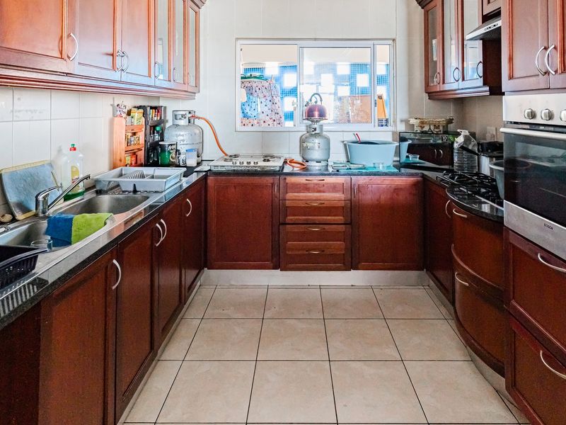 3 Bedroom Apartment For Sale With Stunning Sea Views - Photo 6