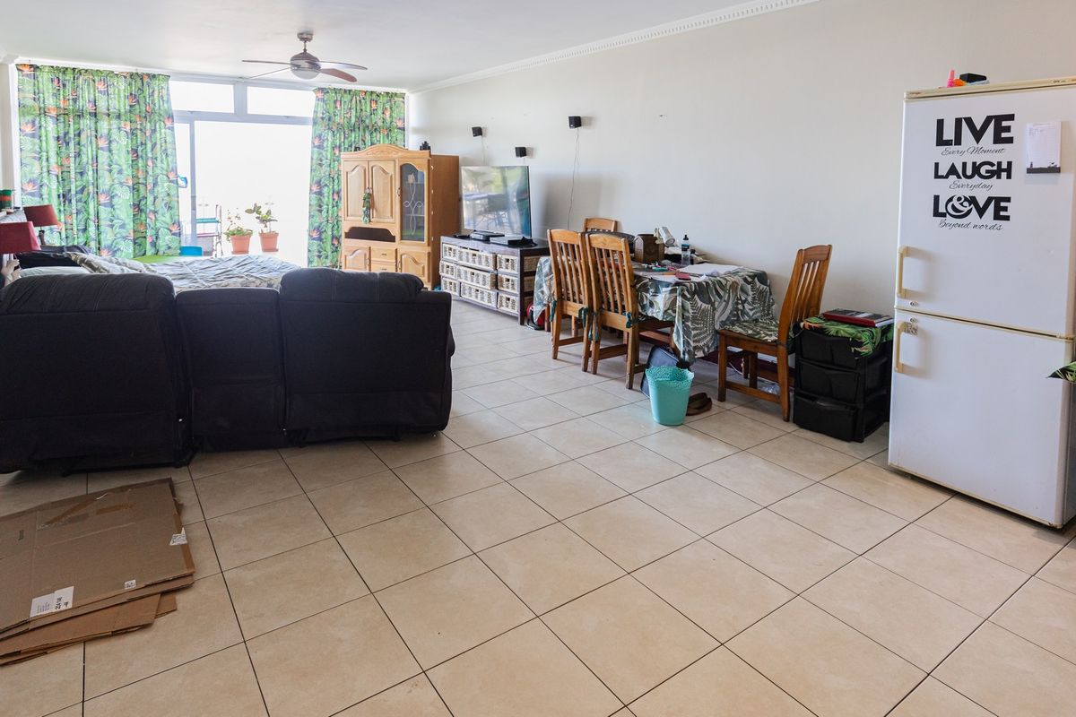 3 Bedroom Apartment For Sale With Stunning Sea Views - Photo 2