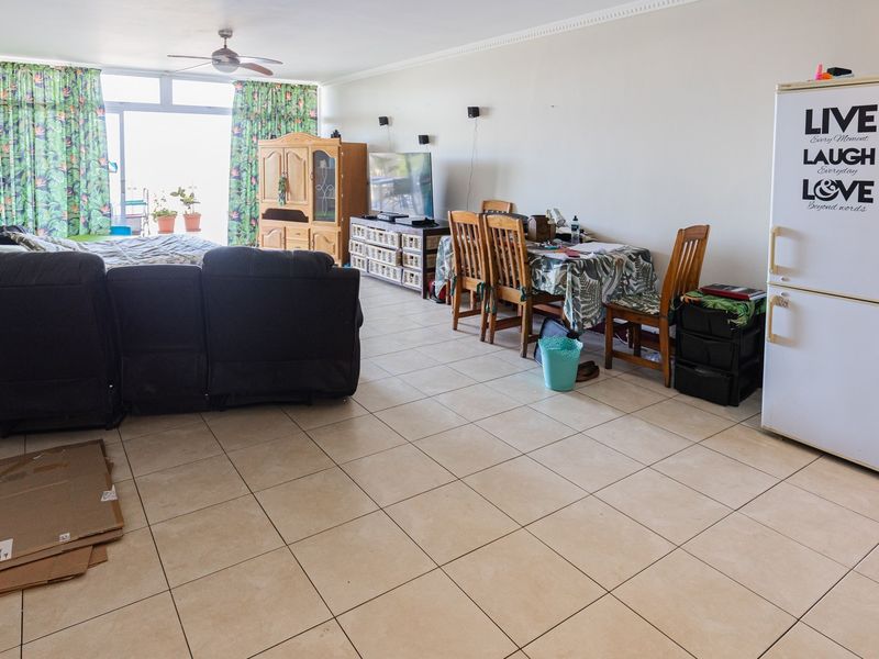 3 Bedroom Apartment For Sale With Stunning Sea Views - Photo 2