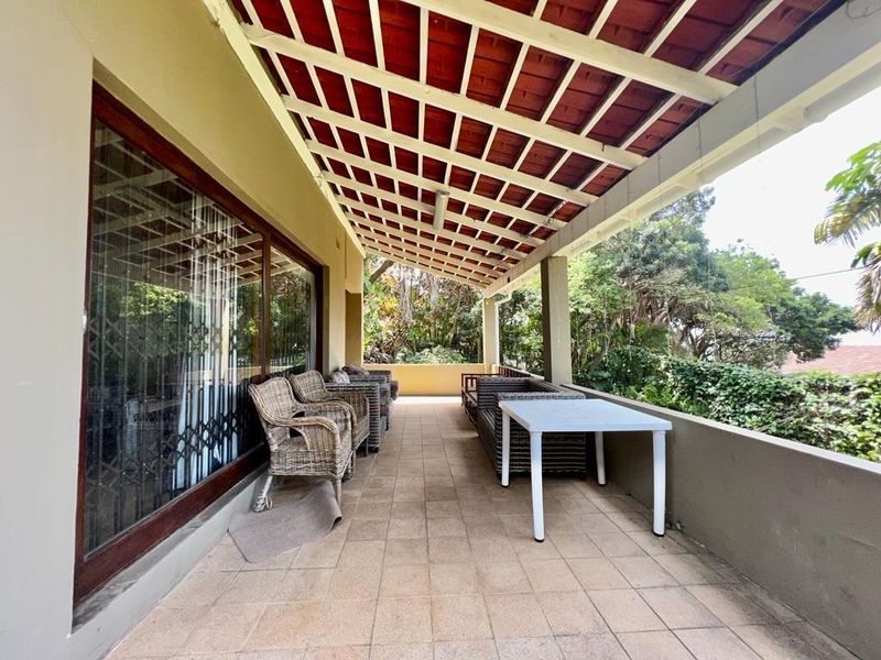 Spacious Family Home And Walk To The Beach - Photo 6