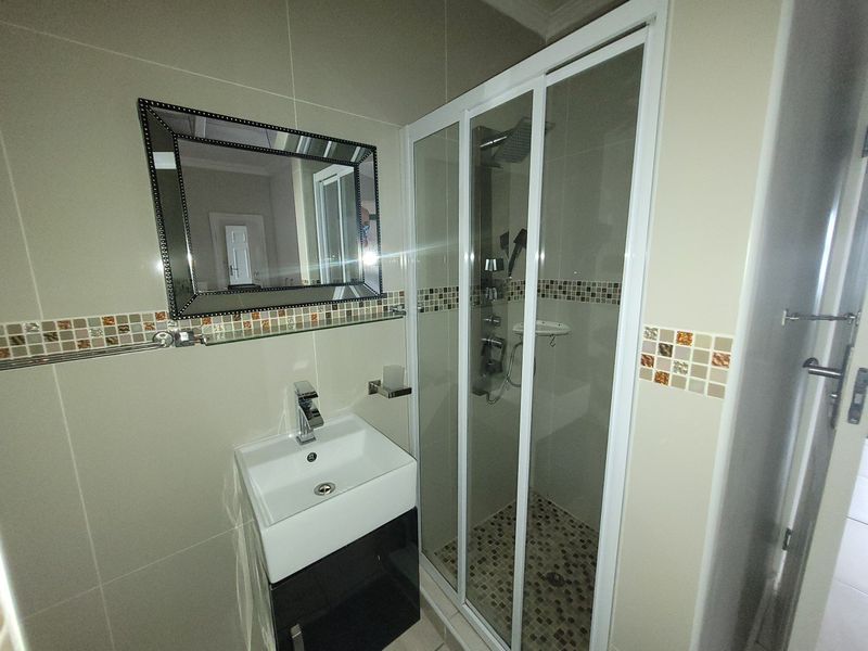 Perfect Lock Up And Go Unit  - Photo 9