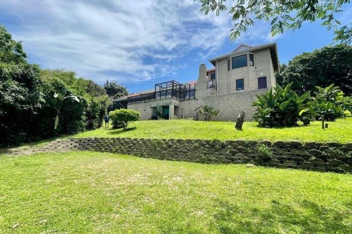 Prime Residence In A Secure Estate With Breath-taking Sea Views - Photo 2