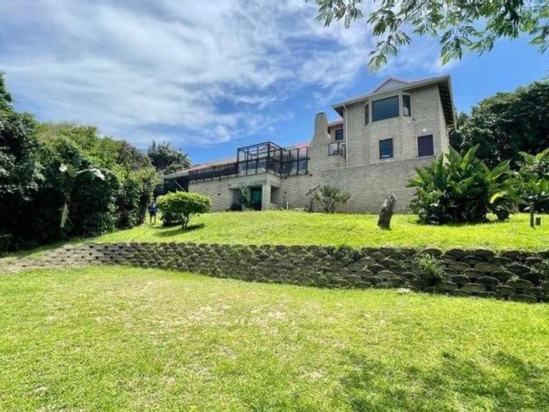 Prime Residence In A Secure Estate With Breath-taking Sea Views - Photo 2