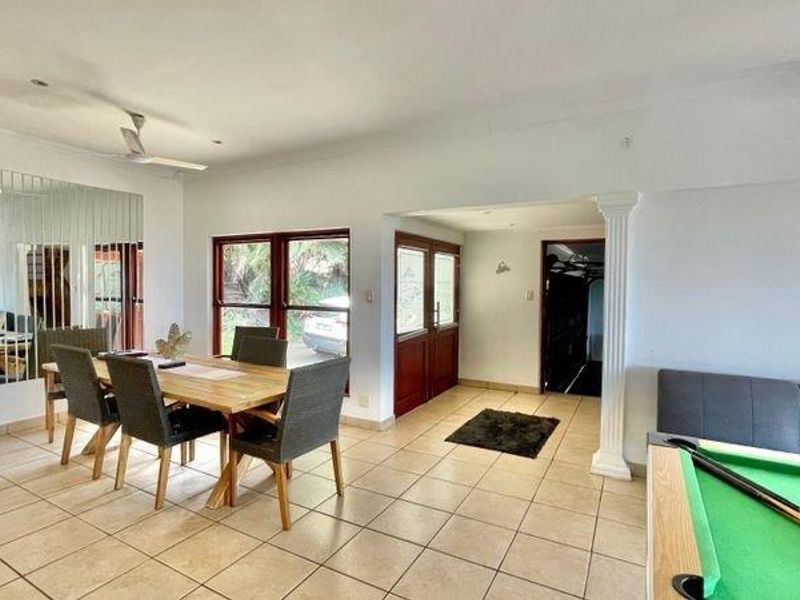 Prime Residence In A Secure Estate With Breath-taking Sea Views - Photo 7