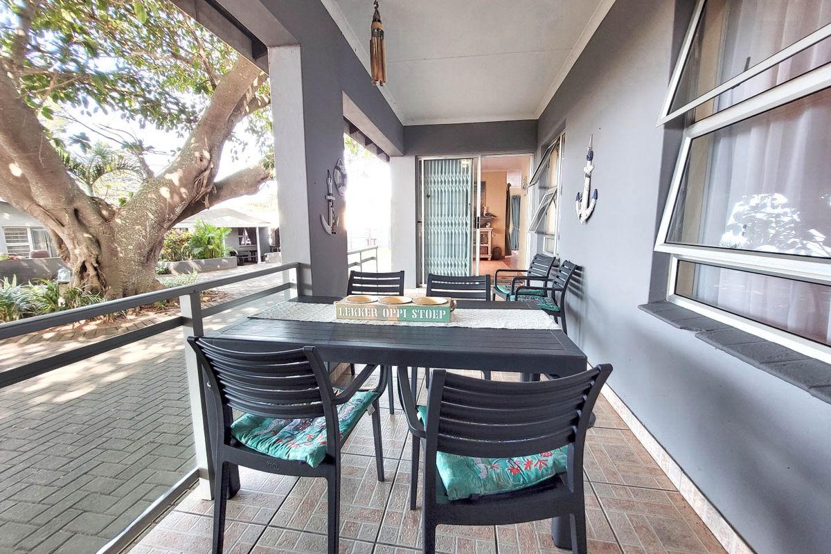 Relax And Pull Up A Seat At This Lovely Unit  - Photo 2