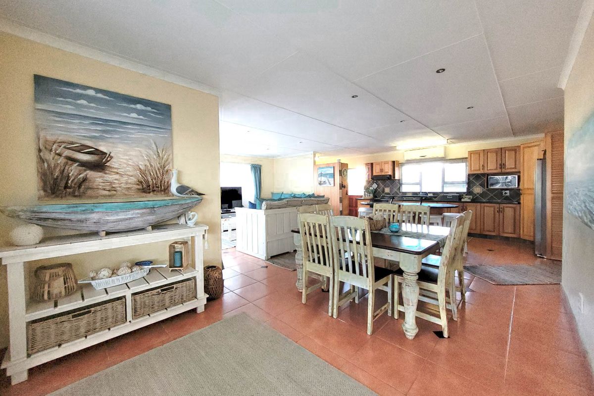 Relax And Pull Up A Seat At This Lovely Unit  - Photo 5